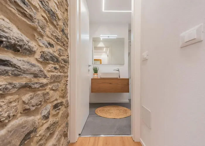 Regina Retreat With Pool View By Rent *