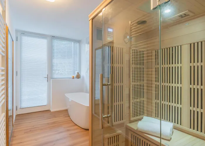 Villa Regina Retreat With Pool View By Rent *