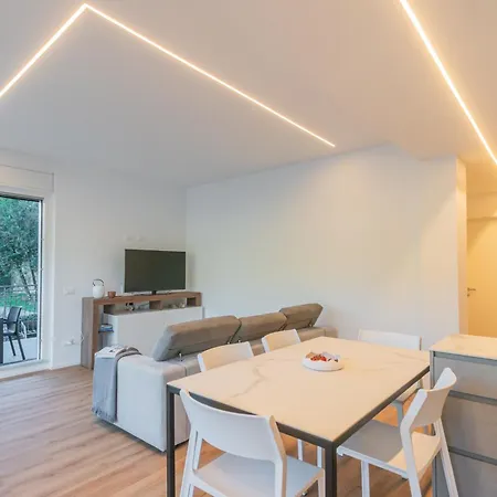 Villa Regina Retreat With Pool View By Rent