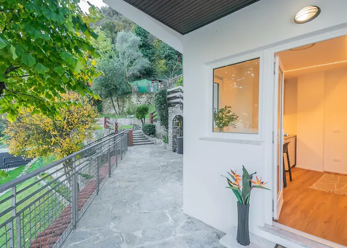 Villa Regina Retreat With Pool View By Rent