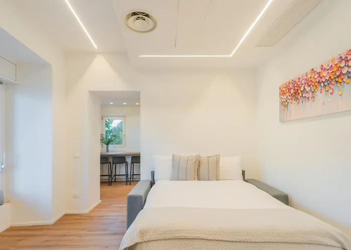 Regina Retreat With Pool View By Rent * Brienno